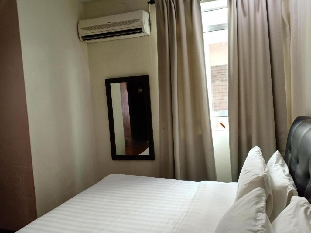 Hotel Seri Pauh Джорджтаун Экстерьер фото